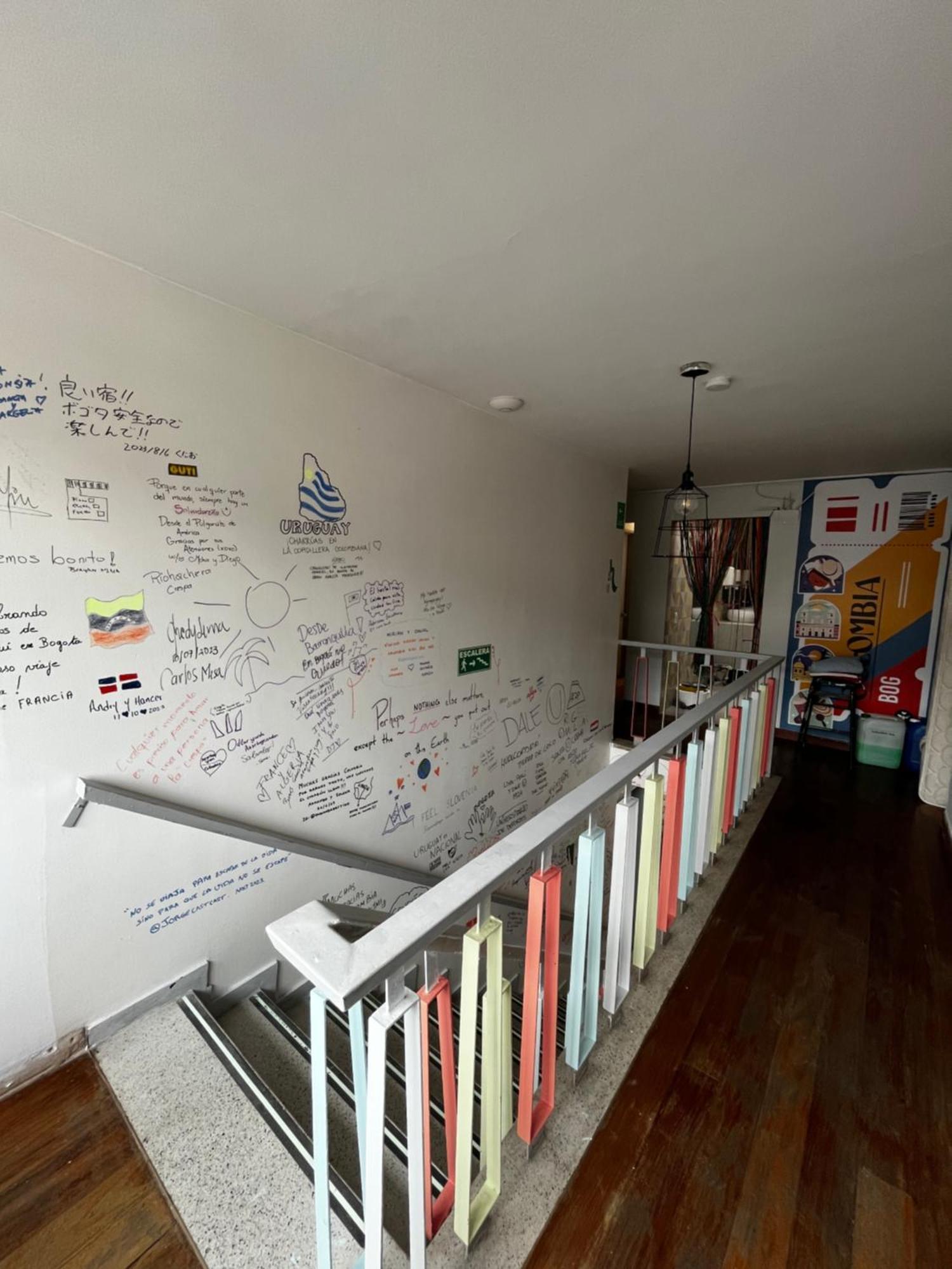 Urbana Hostel ボゴタ エクステリア 写真