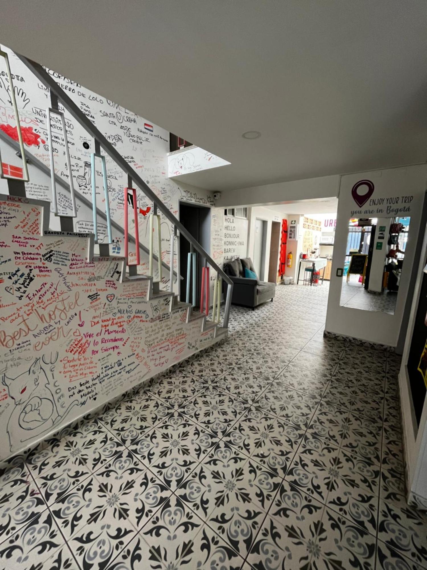 Urbana Hostel ボゴタ エクステリア 写真
